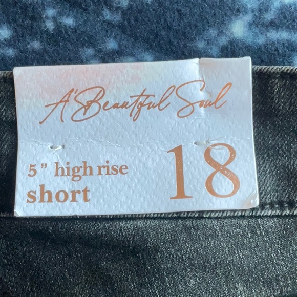 A Beautiful Soul Black Wash 5” High Rise Jean Short Size 18, NWT - Picture 15 of 15